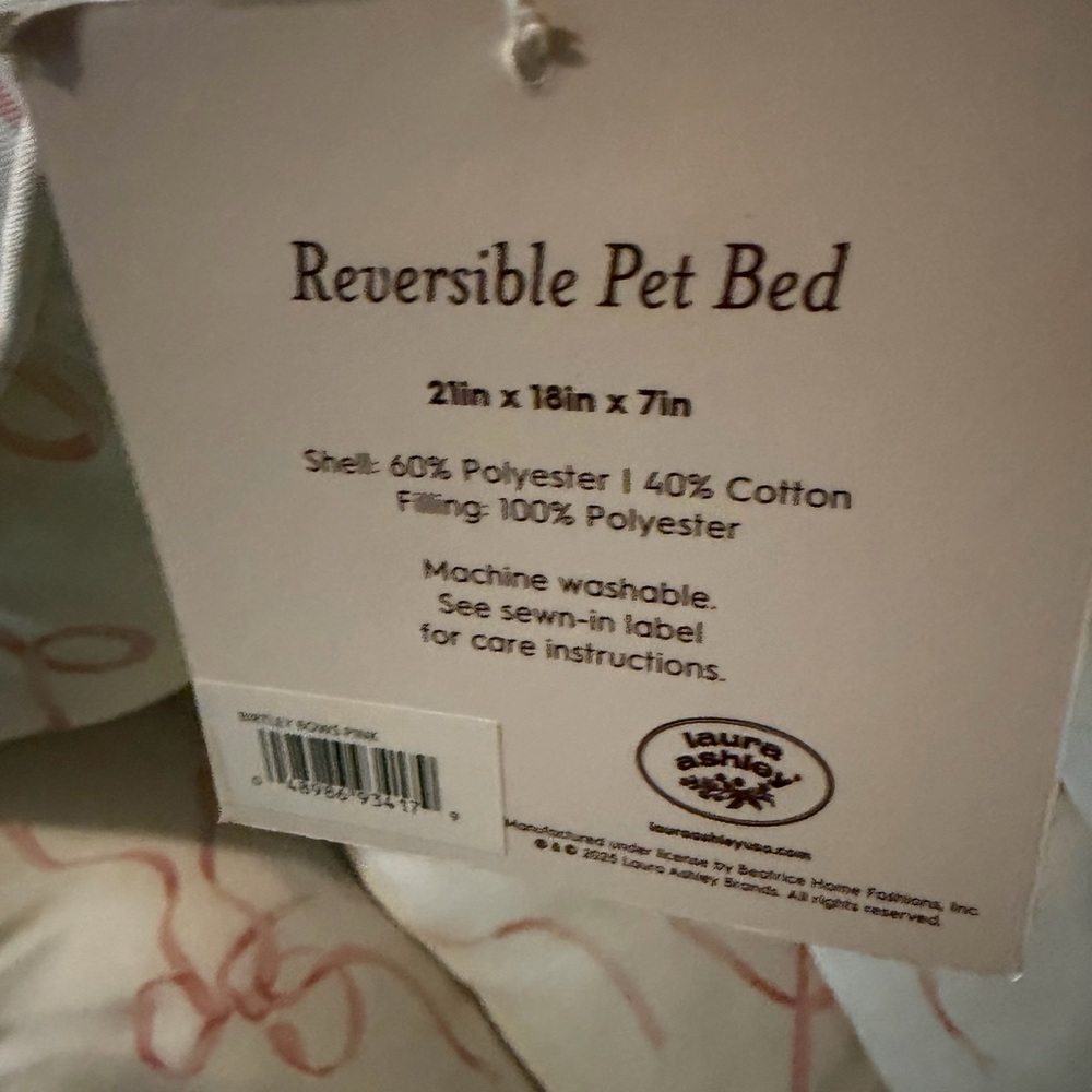 🐾 Laura Ashley Pink and White Swirl Ribbon Reversible Pet Bed 🐾 - Picture 7 of 7